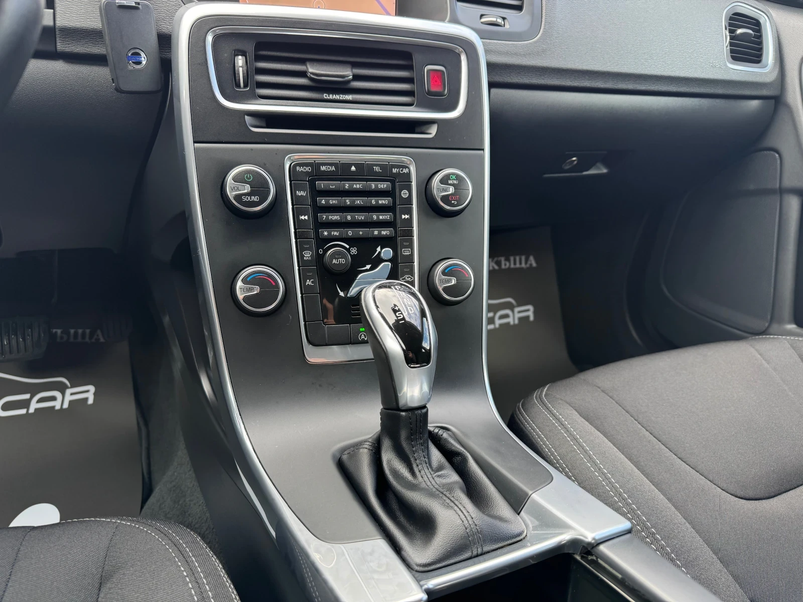 Volvo V60 2.0D-DIGITAL-AUT-NAVI-TOP, снимка 13 - Автомобили и джипове - 54063136