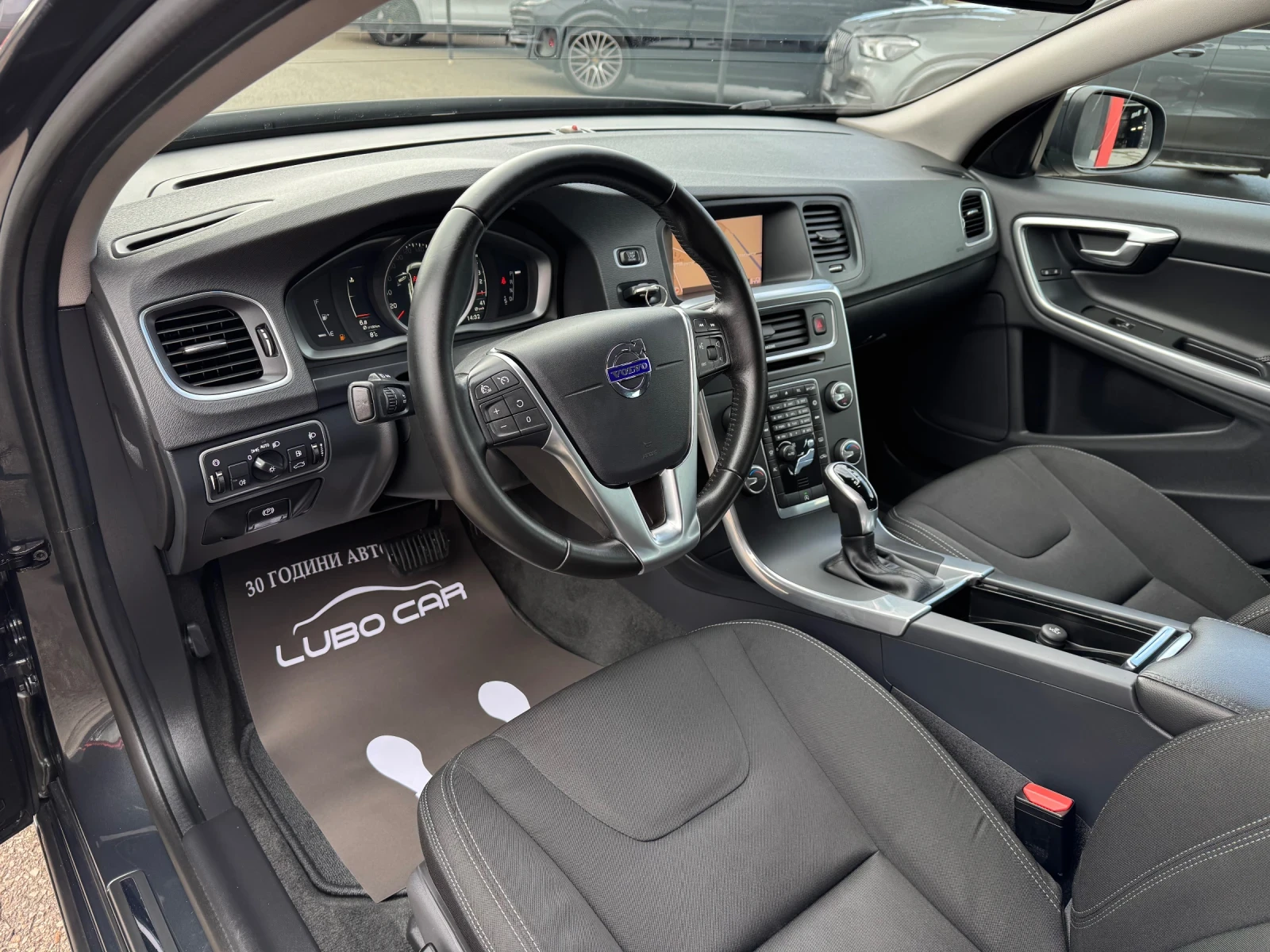 Volvo V60 2.0D-DIGITAL-AUT-NAVI-TOP, снимка 10 - Автомобили и джипове - 54063136