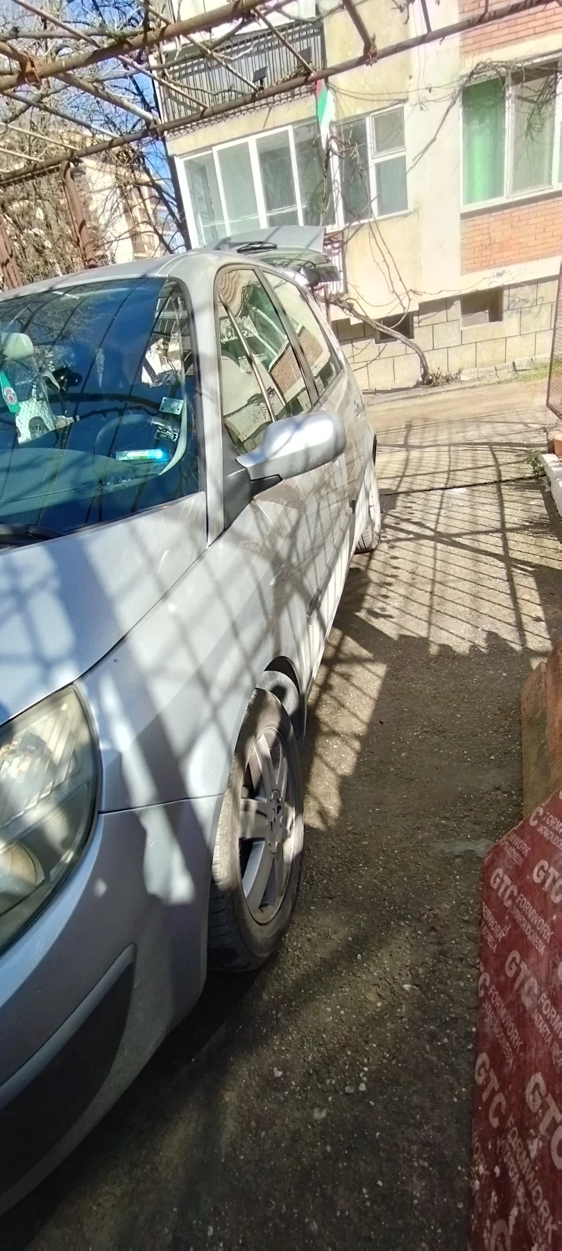 Renault Scenic K9K, снимка 3 - Автомобили и джипове - 54095877
