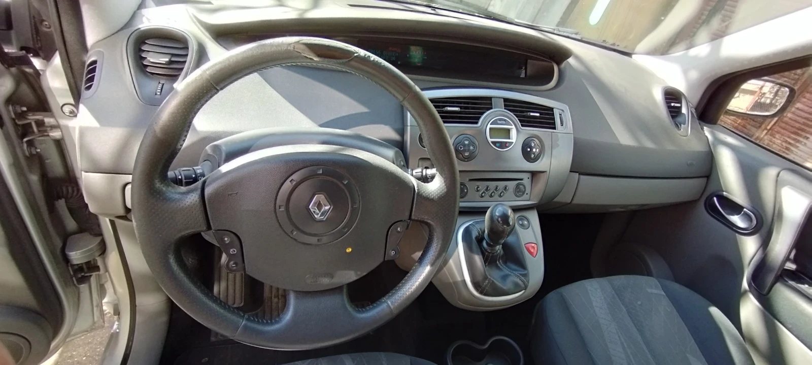 Renault Scenic K9K, снимка 15 - Автомобили и джипове - 54095877