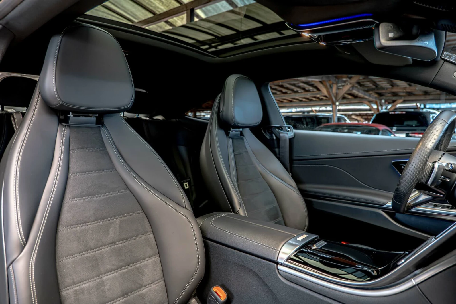 Mercedes-Benz CLE 300 Plug-in Hybrid/AMG Line/Advanced/Панорама/MBUX/Кам, снимка 10 - Автомобили и джипове - 54687301