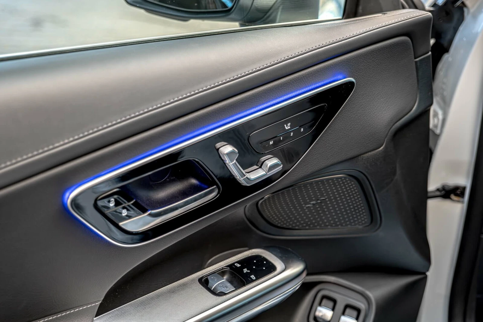 Mercedes-Benz CLE 300 Plug-in Hybrid/AMG Line/Advanced/Панорама/MBUX/Кам, снимка 9 - Автомобили и джипове - 54687301
