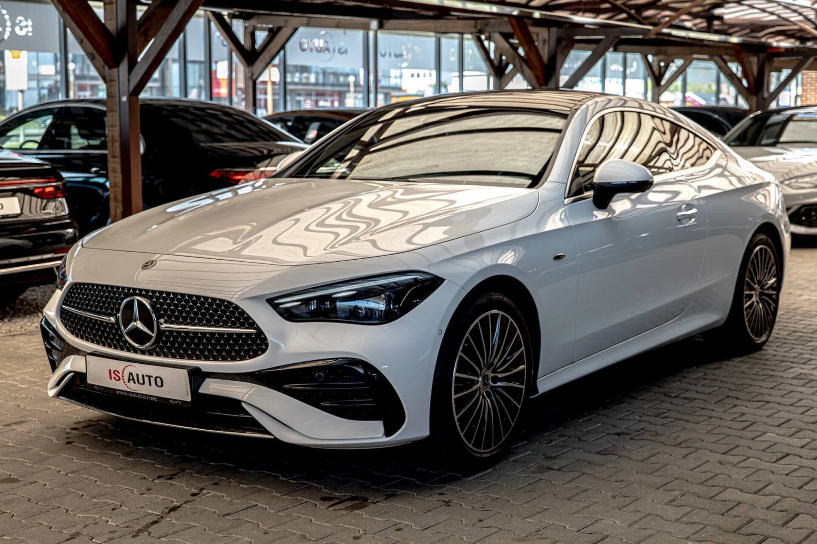 Mercedes-Benz CLE 300 Plug-in Hybrid/AMG Line/Advanced/Панорама/MBUX/Кам, снимка 3 - Автомобили и джипове - 54687301