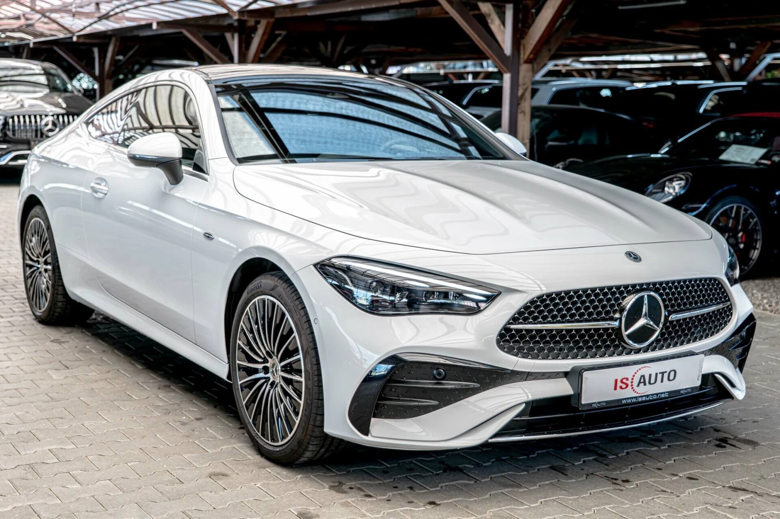Mercedes-Benz CLE 300 Plug-in Hybrid/AMG Line/Advanced/Панорама/MBUX/Кам, снимка 2 - Автомобили и джипове - 54687301