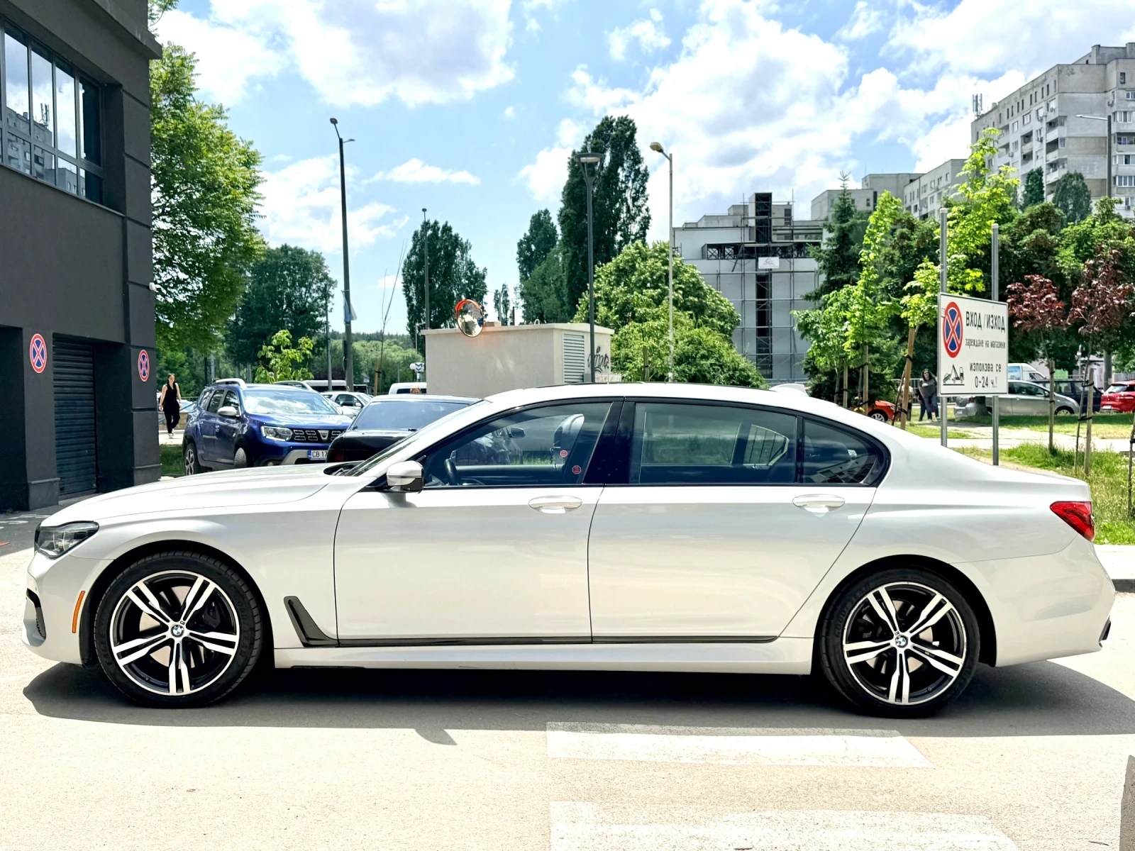 BMW 750, снимка 8 - Автомобили и джипове - 54857502