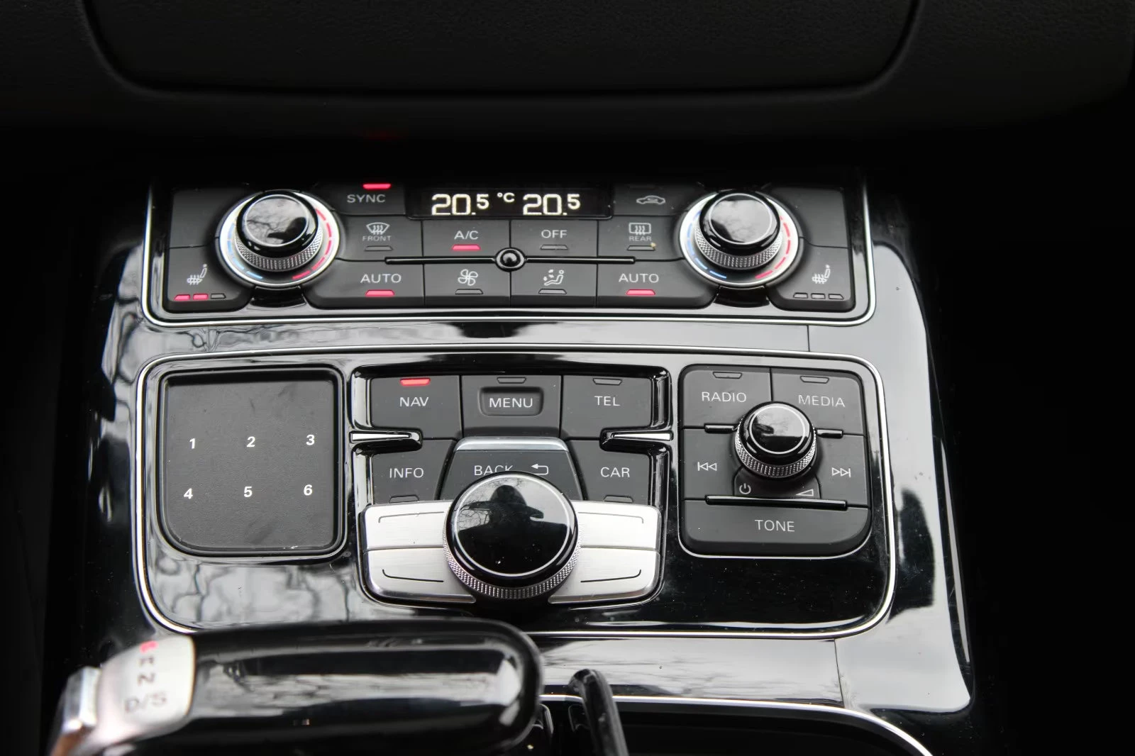 Audi A8 3.0TDI/286HP/MATRIX/CAM/MEMO/BOSE/NAVI/464q, снимка 12 - Автомобили и джипове - 55057717