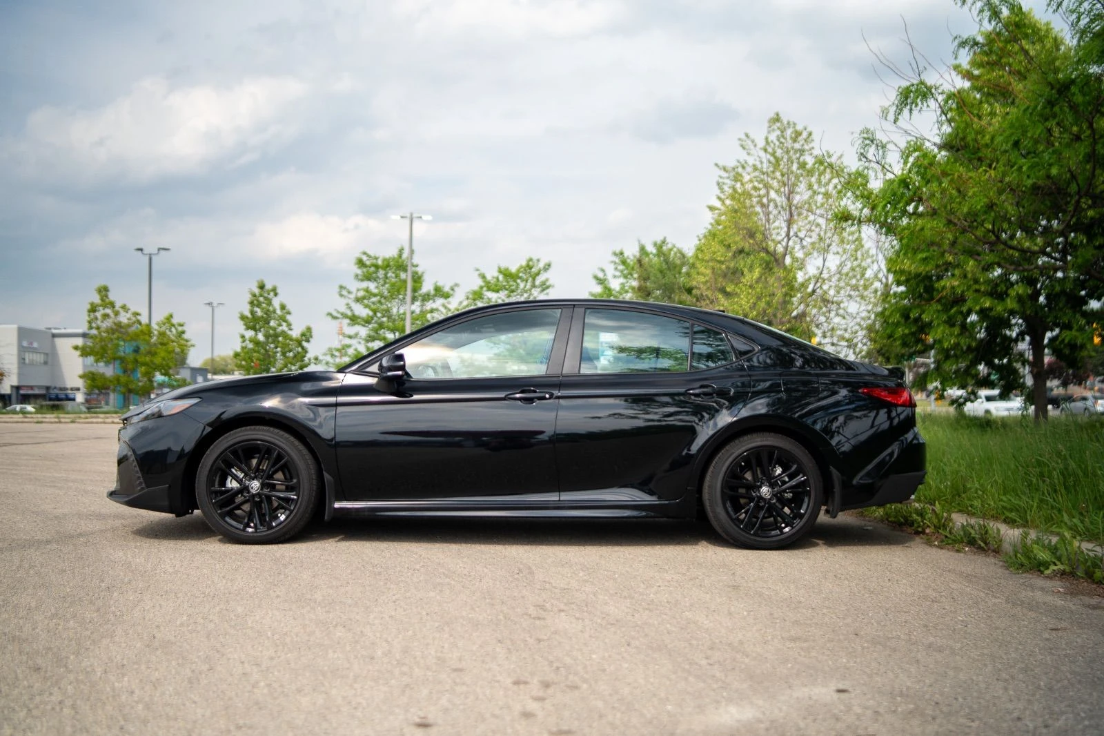 Toyota Camry SE / NIGHT SHADE/ , снимка 4 - Автомобили и джипове - 55441871
