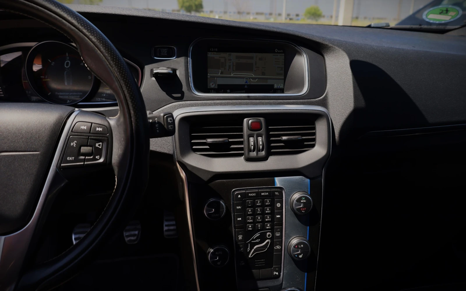 Volvo V40 R-Design 2.0D, снимка 11 - Автомобили и джипове - 55476697
