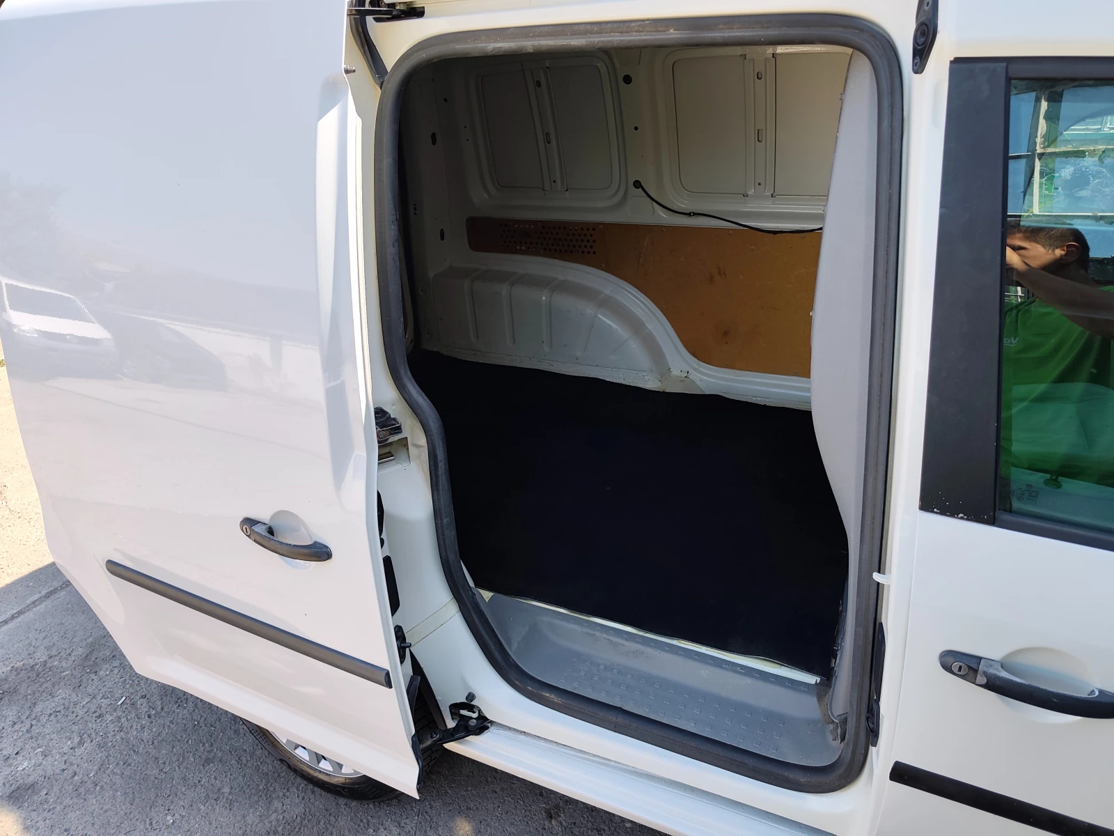 VW Caddy 1.9TDI КЛИМАТИК, снимка 13 - Автомобили и джипове - 55939101