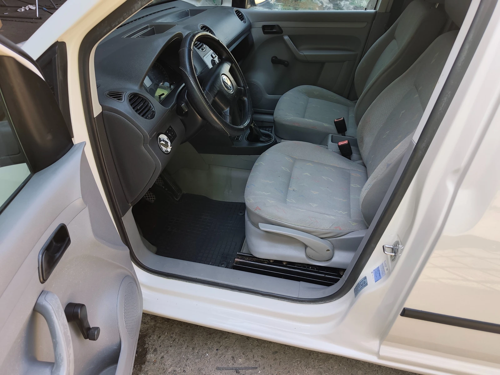 VW Caddy 1.9TDI КЛИМАТИК, снимка 9 - Автомобили и джипове - 55939101