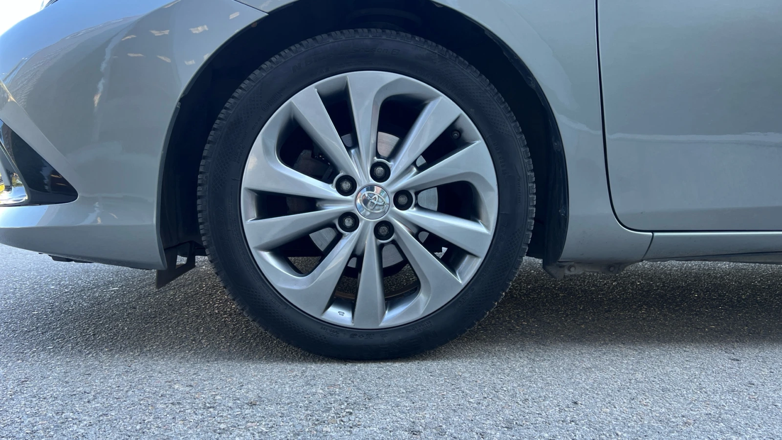 Toyota Auris 1.6D 6MT, снимка 17 - Автомобили и джипове - 56117084