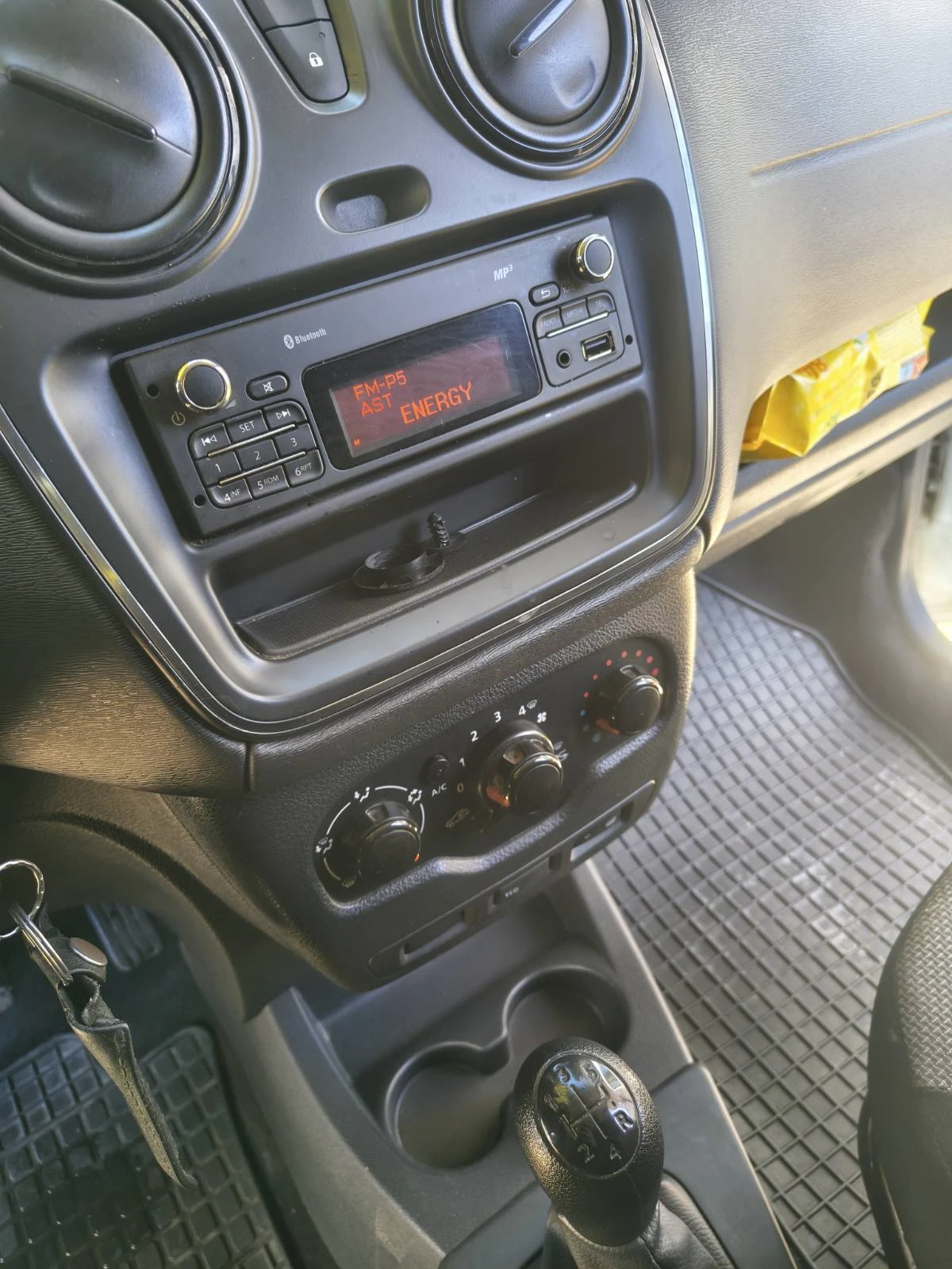 Dacia Dokker 1.5 DCI, снимка 6 - Автомобили и джипове - 56393214