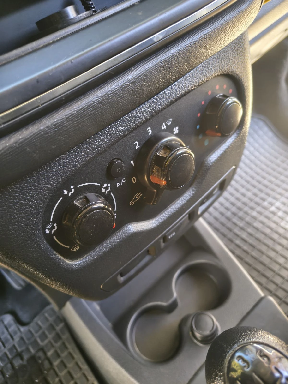 Dacia Dokker 1.5 DCI, снимка 5 - Автомобили и джипове - 56393214