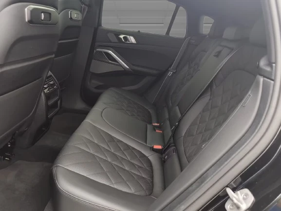 BMW X6 M60i xDrive = M-Sport = Гаранция, снимка 8 - Автомобили и джипове - 55434021