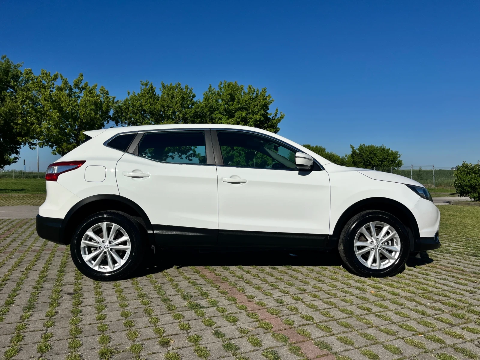 Nissan Qashqai 1, 5DCI-110к.с/6ск/КАМЕРА/НАВИГАЦИЯ/LED/ОТЛИЧЕН!!!, снимка 7 - Автомобили и джипове - 54683355