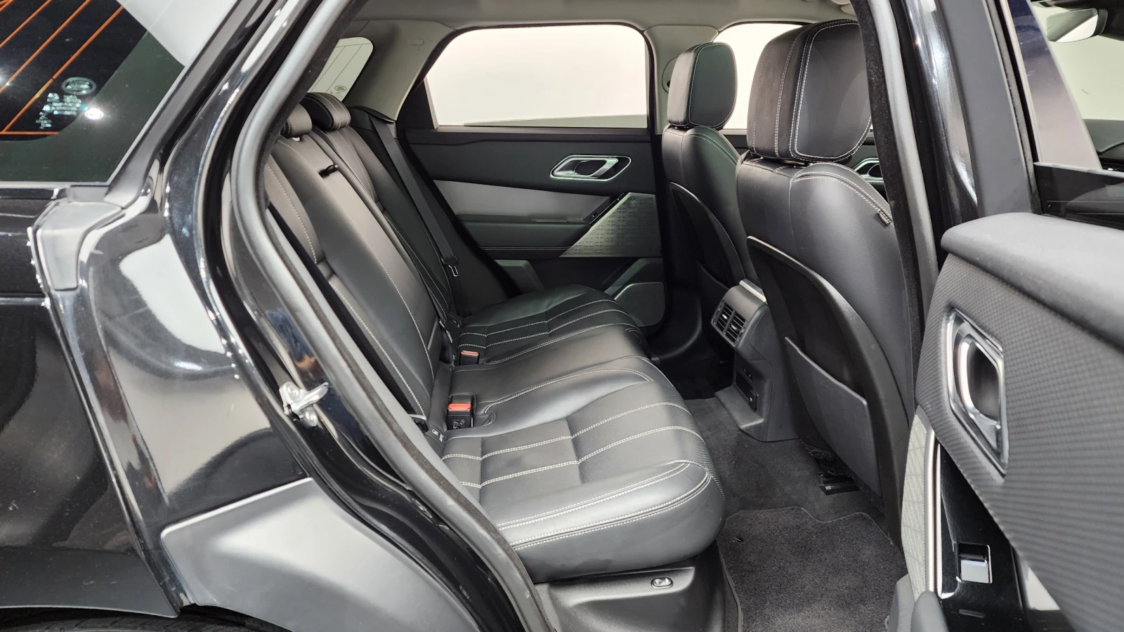 Land Rover Range Rover Velar D240* BLIND SPOT* ЕЛ. БАГАЖНИК* ЛЮК* КРАЙНА ЦЕНА, снимка 11 - Автомобили и джипове - 55595197