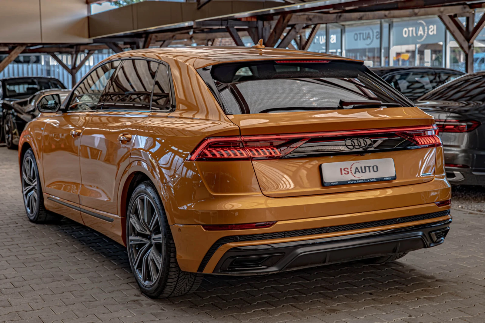 Audi Q8 50TDI/Distronic/Bang&Olufsen/Side Assist/3D Камера, снимка 5 - Автомобили и джипове - 55642863
