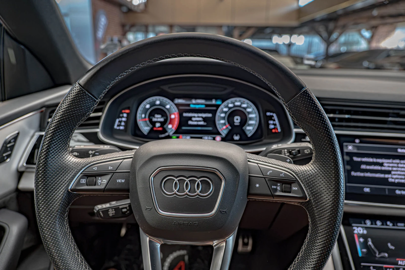 Audi Q8 50TDI/Distronic/Bang&Olufsen/Side Assist/3D Камера, снимка 9 - Автомобили и джипове - 55642863