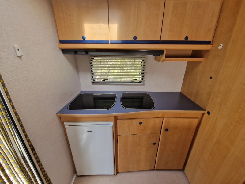 Каравана Caravelair Brasilia Luxe 426 Швейцария, снимка 8 - Каравани и кемпери - 47716537