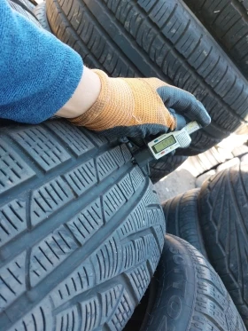 Гуми Зимни 235/50R19, снимка 5