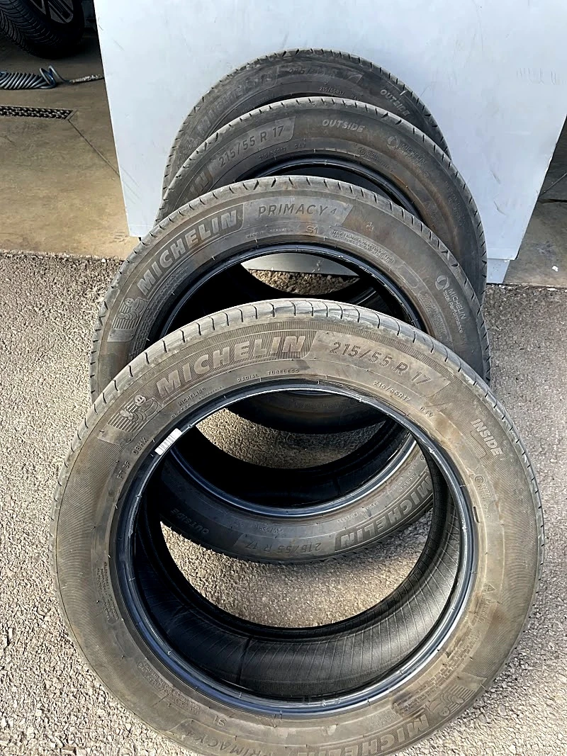 Гуми Летни 215/55R17, снимка 1 - Гуми и джанти - 56260239