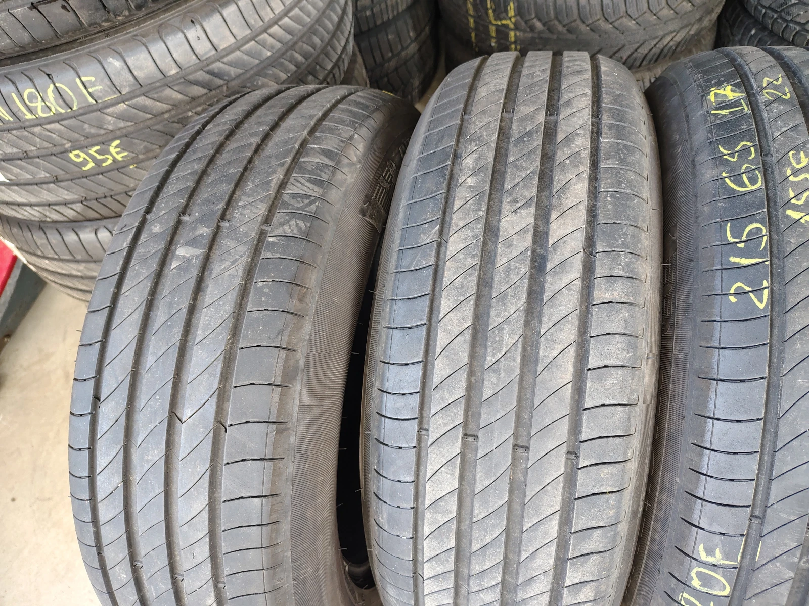 Гуми Летни 215/65R17, снимка 2 - Гуми и джанти - 55845900