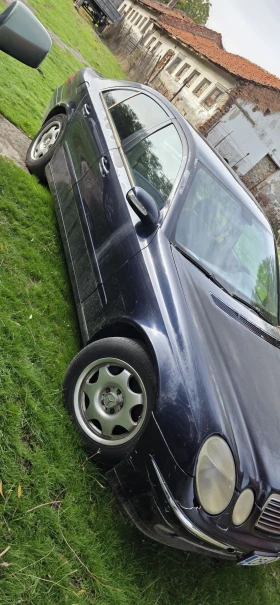 Mercedes-Benz E 270, снимка 4