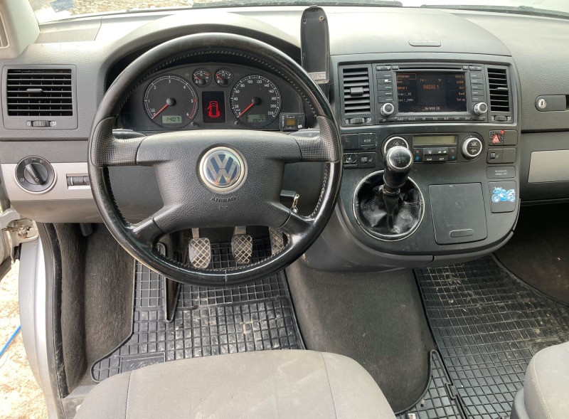 VW Multivan T5 2.5TDI, снимка 8 - Автомобили и джипове - 44605850