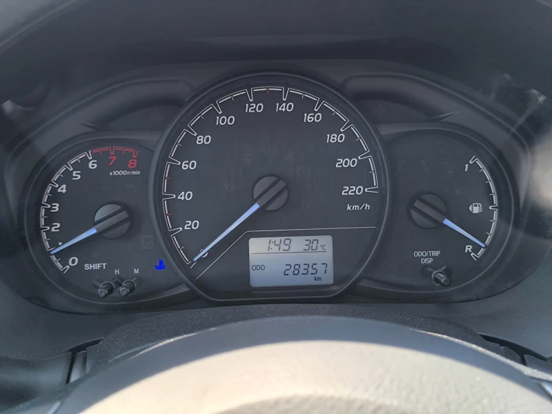 Toyota Yaris 1.0VVT-i, снимка 16 - Автомобили и джипове - 48233154