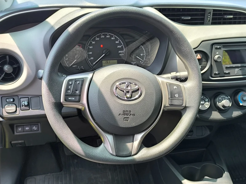 Toyota Yaris 1.0VVT-i, снимка 17 - Автомобили и джипове - 48233154