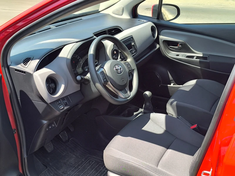 Toyota Yaris 1.0VVT-i, снимка 7 - Автомобили и джипове - 48233154