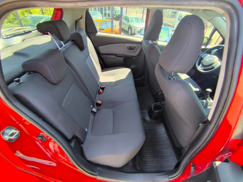 Toyota Yaris 1.0VVT-i, снимка 14 - Автомобили и джипове - 48233154