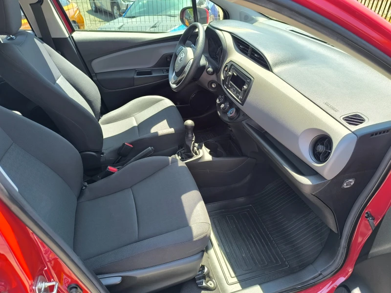 Toyota Yaris 1.0VVT-i, снимка 10 - Автомобили и джипове - 48233154