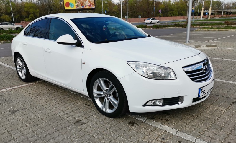 Opel Insignia, снимка 2 - Автомобили и джипове - 46114523