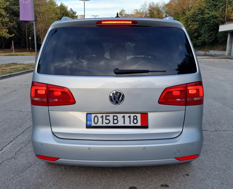 VW Touran 2.0tdi/140к.с./Панорама* Всички екстри* , снимка 4 - Автомобили и джипове - 47464322