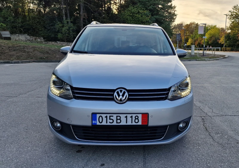 VW Touran 2.0tdi/140к.с./Панорама* Всички екстри* , снимка 3 - Автомобили и джипове - 47464322