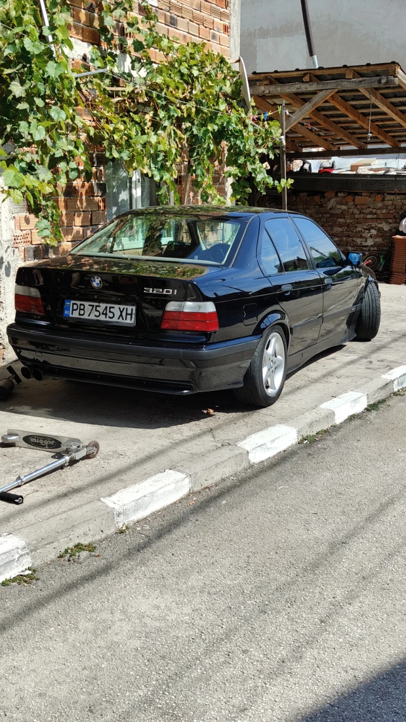 BMW 320, снимка 3 - Автомобили и джипове - 47534759