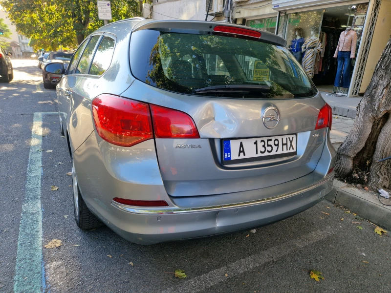 Opel Astra  Sport Tourer, снимка 4 - Автомобили и джипове - 47589016