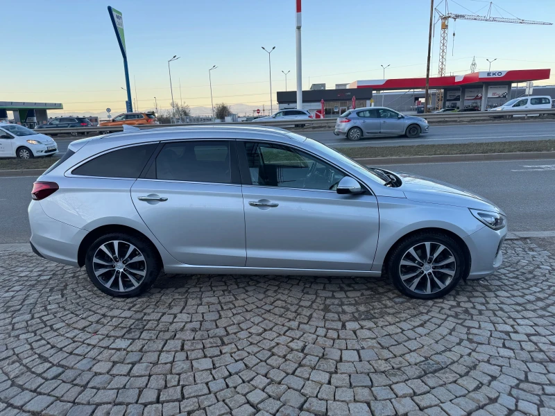 Hyundai I30 1.6CRDI/Automatic, снимка 5 - Автомобили и джипове - 49579884