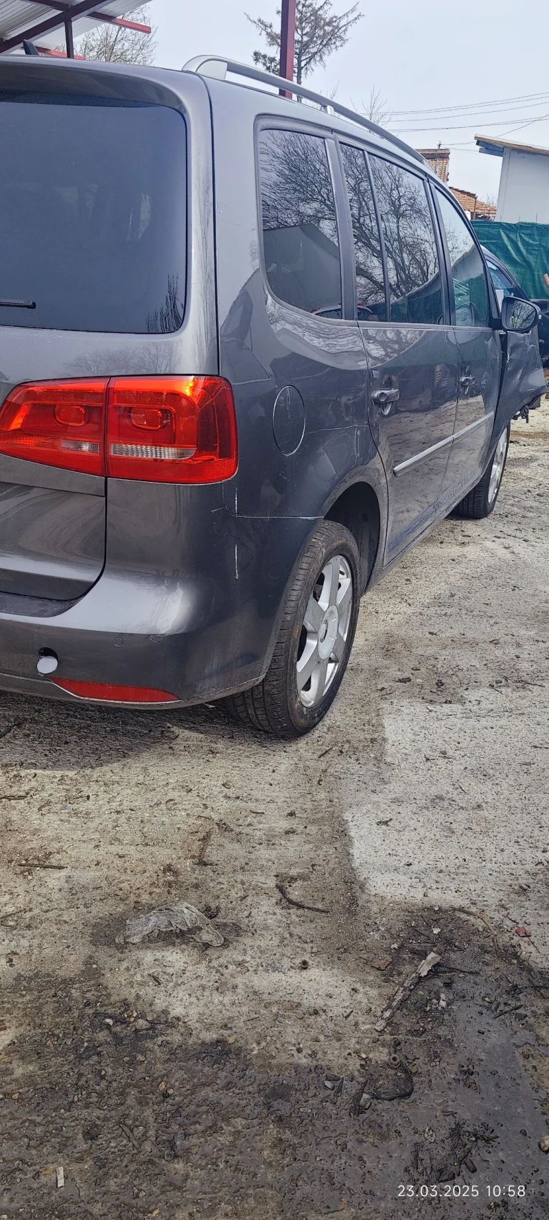 VW Touran, снимка 3 - Автомобили и джипове - 49610984