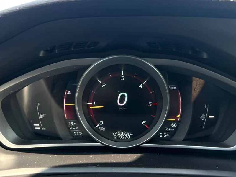 Volvo V40 Cross Country  / D 2 / BUSINESS / 2.0D / EURO 6 / TOP /, снимка 15 - Автомобили и джипове - 51285977