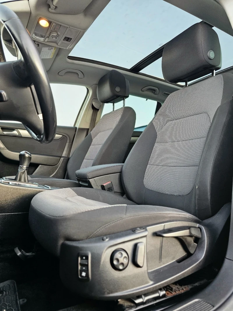 VW Passat B7 Full Масаж/Обдухване/Подгрев/Панорама, снимка 8 - Автомобили и джипове - 51774417