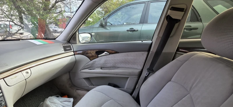 Mercedes-Benz E 270, снимка 8 - Автомобили и джипове - 52559631