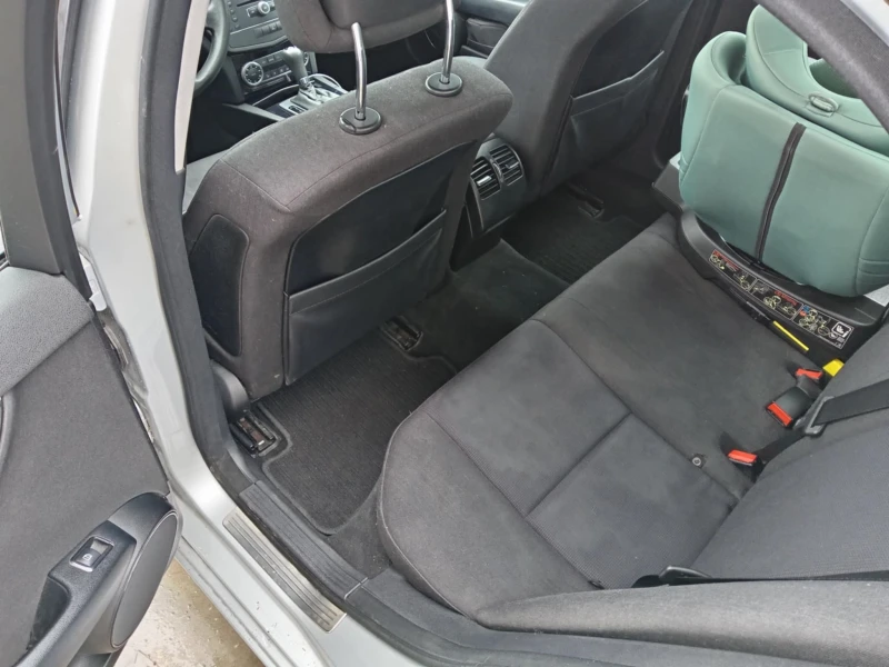 Mercedes-Benz C 180, снимка 10 - Автомобили и джипове - 52707796