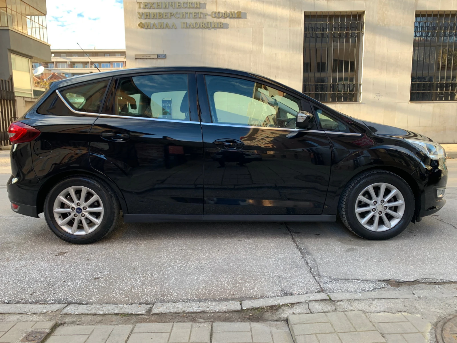 Ford C-max 1.5 TDCI 120к.с.TITANIUM 6 скор. EURO6 - изображение 4