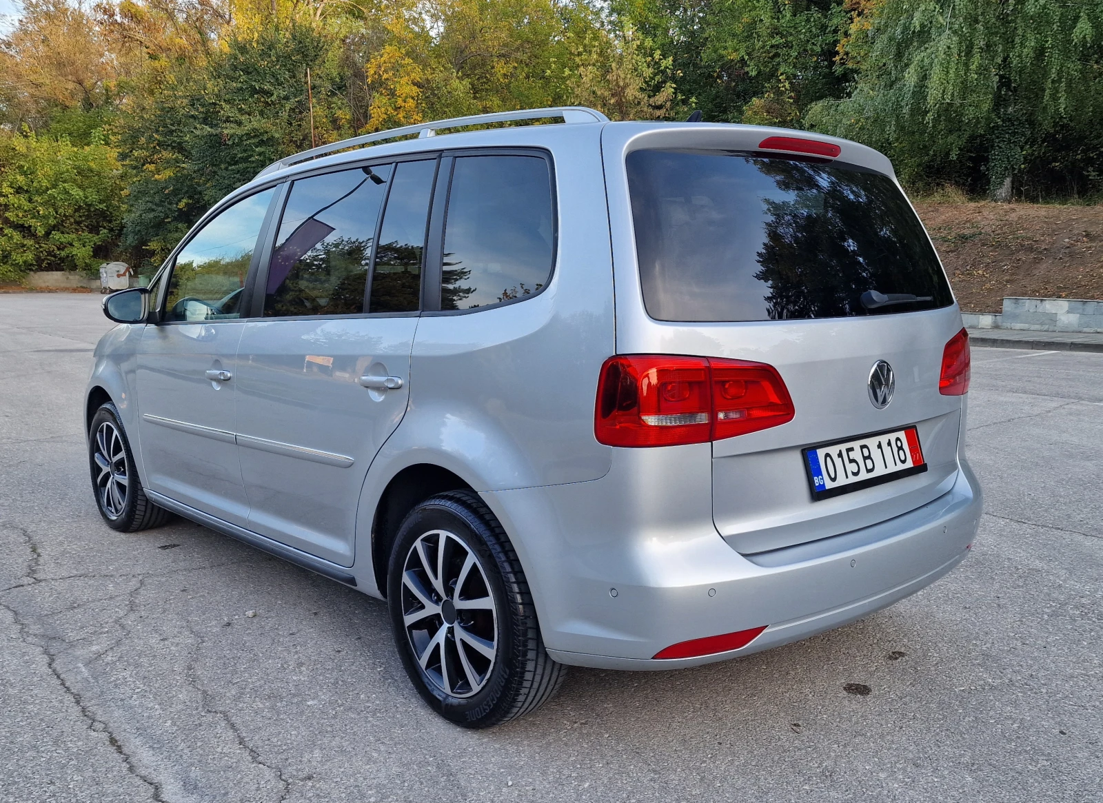 VW Touran 2.0tdi/140к.с./Панорама* Всички екстри*  - изображение 5