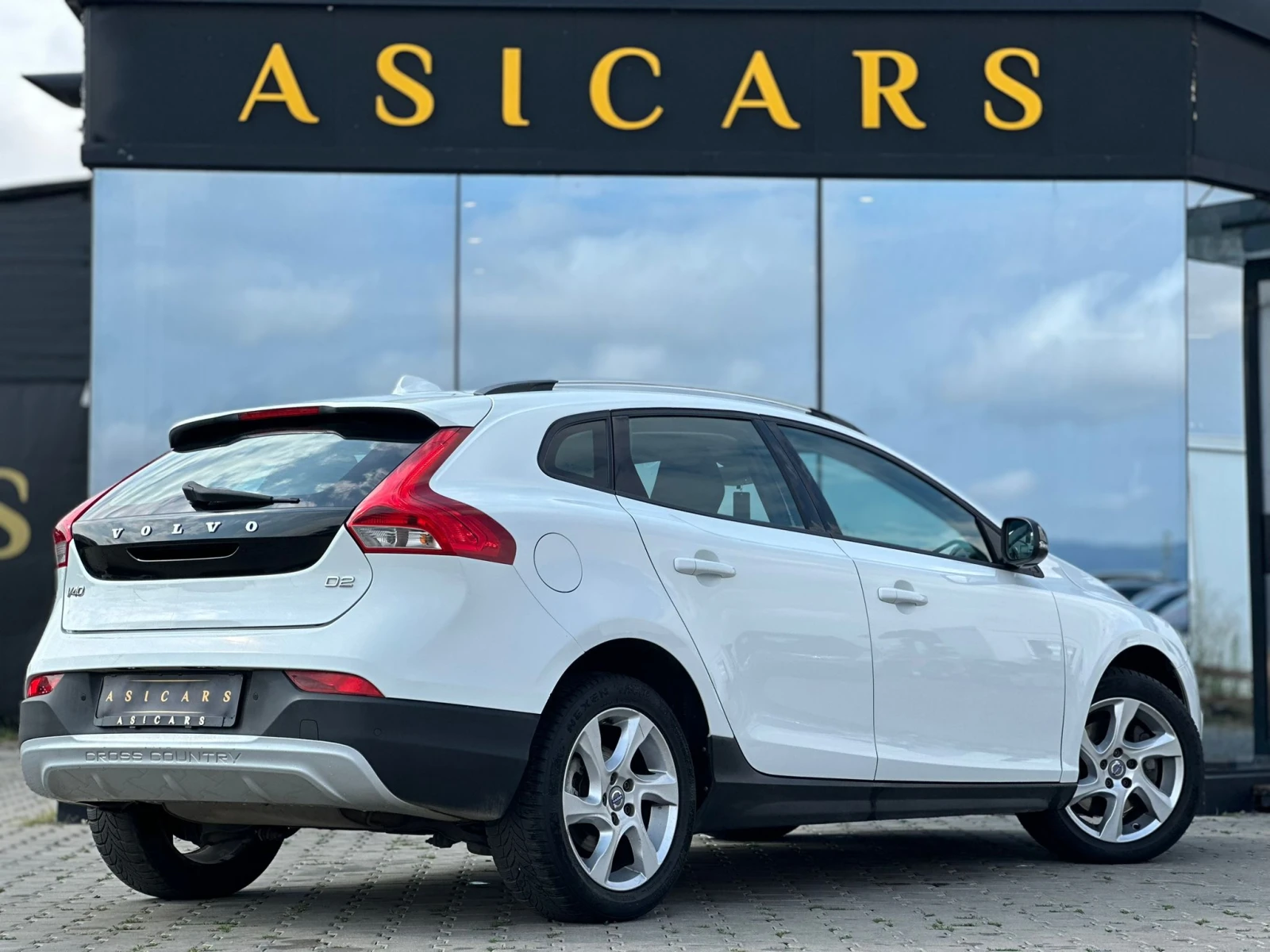 Volvo V40 Cross Country  / D 2 / BUSINESS / 2.0D / EURO 6 / TOP / - изображение 5
