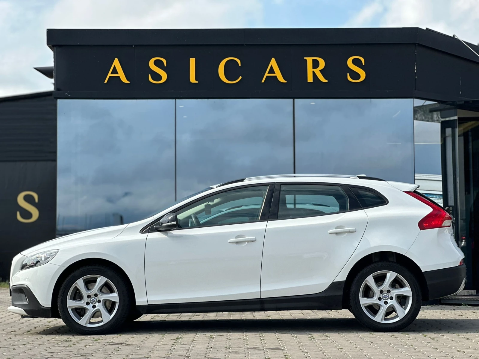Volvo V40 Cross Country  / D 2 / BUSINESS / 2.0D / EURO 6 / TOP / - изображение 2