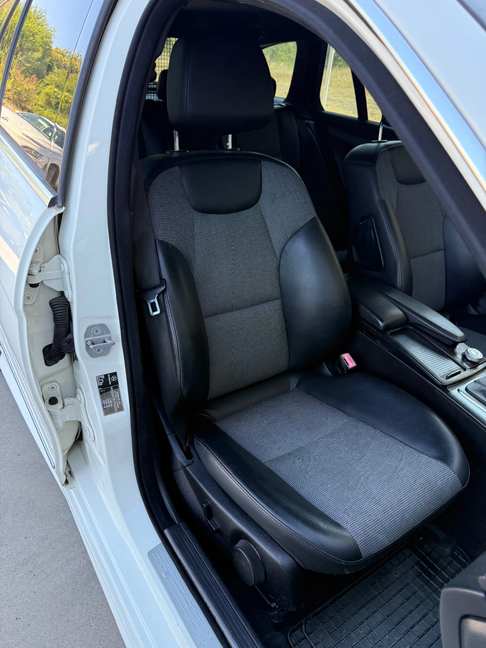 Mercedes-Benz C 220 3xAMG-Line Голяма Навигация - изображение 9