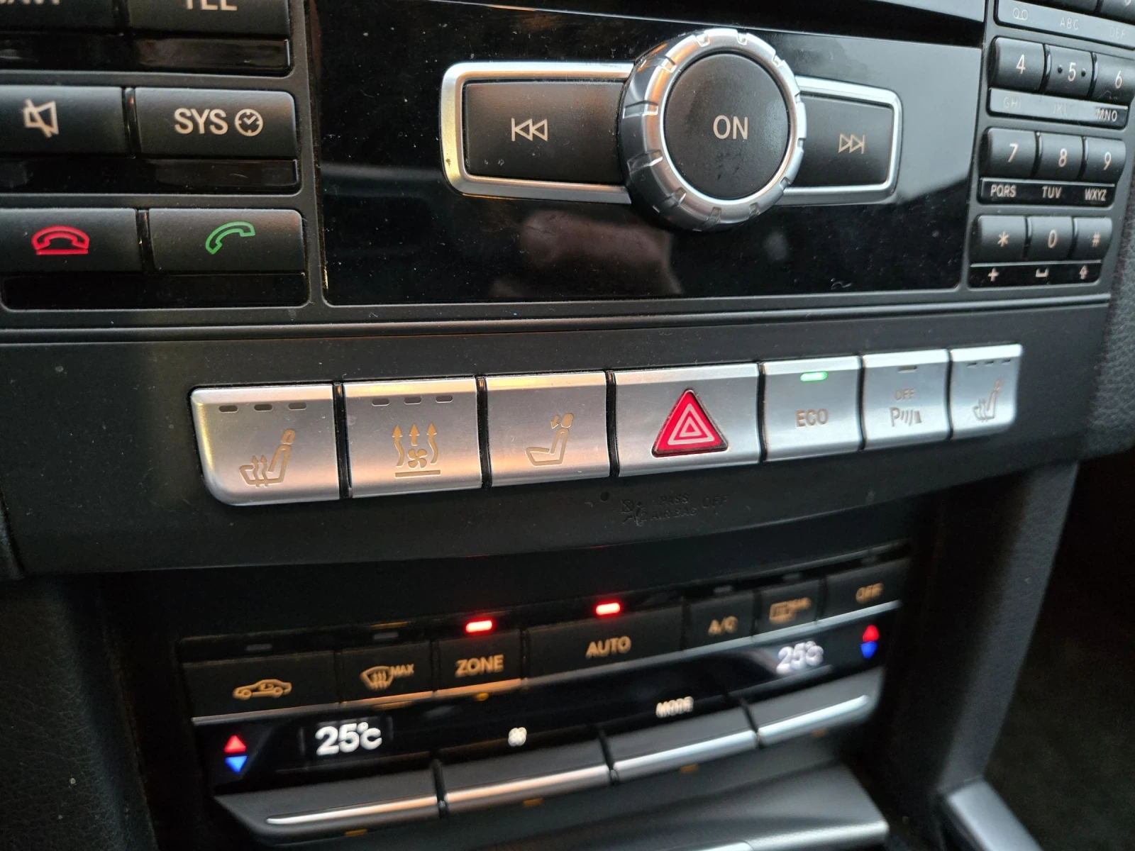 Mercedes-Benz E 220 Full LED масажи печка въздух ТОП, снимка 9 - Автомобили и джипове - 53771314